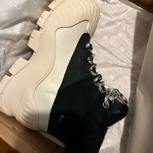 UGG HIKER BOOT BRAND NEW !